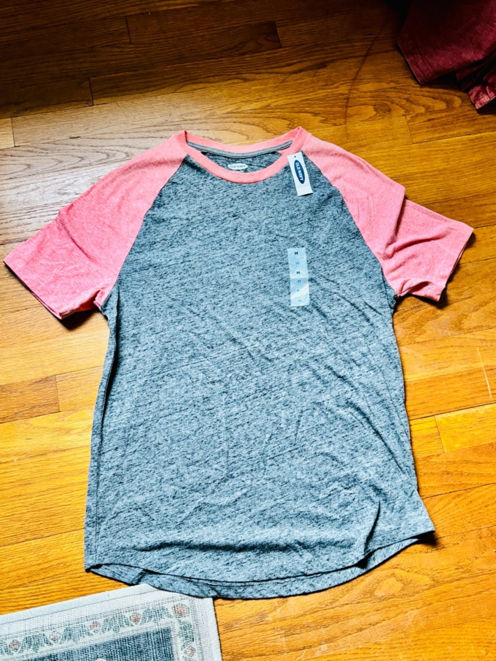 NWT Sz M Old Navy Soft Wash Gray Raglan Tee with Pink Sleeves - Picture 7 of 8